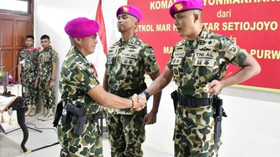 Komandan Pasmar 3 Memimpin Langsung Upacara Sertijab Danyonmarhanlan XIV Sorong