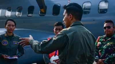TNI Angkatan Laut Mengerahkan Pesawat CN 235-220 Dari Skuadron Udara 800 Wing Udara 2 Puspenerbal Mendukung Operasi Pencarian KMP Tunu Pratama Jaya Di Selat Bali