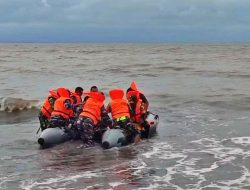 TNI AL Kerahkan Unsur Alutsista Guna Membantu Pencarian Dan Evakuasi Korban KMP. Tunu Pratama Jaya Di Selat Bali