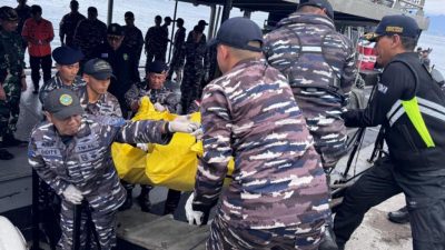 Memasuki Hari Ke-4 Operasi SAR Dan Evakuasi Korban KRI Pulau Fanildo-732 Dan KRI Tongkol-813 Yang Ditinjau Langsung Oleh Pangkoarmada II