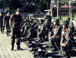 Dansatdik-1 Kodiklatal Memimpin Apel Gelar Pasukan Dan Perlengkapan Dan Dilanjutkan Doa Bersama Jelang Latihan Praktek Pendidikan Pertama Tamtama TNI AL Angkatan XLV TA. 2025
