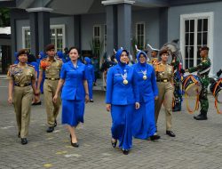 Ketua Umum Jalasenastri Ny. Fera Muhammad Ali Selaku Ibu Taruna Akademi TNI AL Memberikan Pembekalan Kepada Calon Perwira Remaja Taruna AAL Angkatan ke-70 dan ke-71 tahun 2025 Di Bumimoro, Surabaya