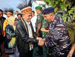Wadan Lantamal X Jayapura menghadiri acara penyambutan Gubernur Papua Yang Baru, Dr. Drs. H. Agus Fatoni, M.Si., Di VIP Room Bandara Sentani