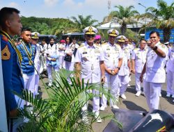 Kadislitbangal Menghadiri Penutupan Pendidikan Taruna Akademi Angkatan Laut Angkatan 70 Dan 71 Merupakan Momen Unik Yang Diikuti Dua Angkatan