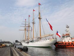 Lantamal III Jakarta Menyambut Kedatangan Kapal Latih Angkatan Laut Chile, CNS Esmeralda BE-43