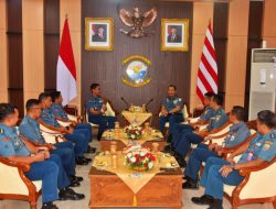 Pangkoarmada II Menerima Kunjungan Kehormatan Dankoopskasel Di Gedung VIP Nala