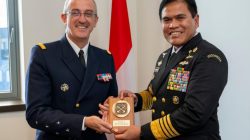 Kepala Staf Angkatan Laut Laksamana TNI Dr. Muhammad Ali,SE,M,,M,M,Tr,Opsla, Beserta Delegasi TNI AL Melaksanakan Kunjungan Kehormatan Kepada Admiral Nicolas Vaujour, Chief of Staff of the French Navy di Paris