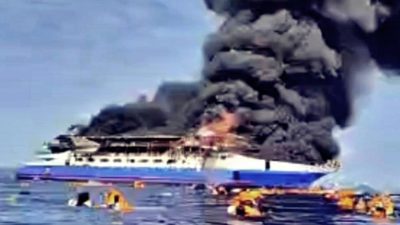 Gerak Cepat Prajurit TNI AL Bantu Evakuasi Insiden Kebakaran Yang Menimpa Kapal Motor Barcelona VA Di Perairan Talise