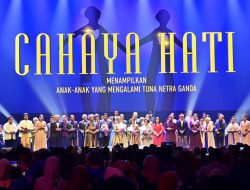 Kepala Staf Angkatan Laut Laksamana TNI Dr. Muhammad Ali,SE,,M,,M,M,Tr,Opsla, Didampingi Ketua Umum Jalasenastri Ny. Fera Muhammad Ali Menghadiri Pagelaran Musikal Cahaya Hati Dengan Tema “Menyatukan Kepedulian, Menyalakan Harapan”