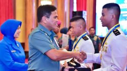 Sebanyak 433 Perwira Remaja Akademi TNI Angkatan Laut Angkatan Ke-70 Dan 71 Menerima Pembekalan Dari Kepala Staf Angkatan Laut Laksamana TNI Dr. Muhammad Ali,SE,,M,,M,M,Tr,Opsla