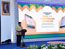 Kepala Staf Angkatan Laut Laksamana TNI Dr. Muhammad Ali,SE,,M,,M,M,Tr,Opsla,Menghadiri Peluncuran buku “364+1 Inspirasi Harian” karya Prof. Dr. Achmad Tjachja Nugraha