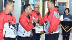 Dankodklatal Memimpin Acara Pembubaran Kontingen Kodiklatal Pada Pekan Olahraga TNI Angkatan Laut Wilayah Timur Tahun 2025