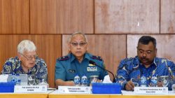 Danseskoal Yang Diwakili Wadan Seskoal Membuka Forum Group Discussion Yang Bertajuk “Menavigasi Ketidakpastian Interaksi Geopolitik Dan Ancaman Yang Muncul Di Indo-Pasifik”.
