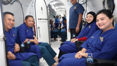 Komandan Lantamal III Didampingi Ketua Korcab III DJA I Melaksanakan Terapi Oksigen Hiperbarik Di RSAL Mintohardjo, Bendungan Hilir, Jakarta Pusat