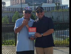 Mantan Kepala Staf TNI AL Laksamana TNI (Purn) Prof. Dr. Marsetio Menyerahkan Buku “Sea Power Indonesia Di Era Indo Pasifik” Kepada Kepala Otorita Ibu Kota Nusantara