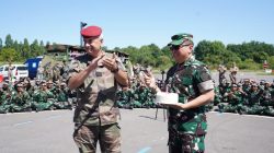 Patriot II TNI Menggelar Perayaan Ulang Tahun Ke-58 Untuk Wakil Gubernur Militer Paris