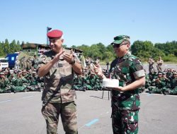 Patriot II TNI Menggelar Perayaan Ulang Tahun Ke-58 Untuk Wakil Gubernur Militer Paris