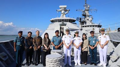 Pangkoarmada II Diwakili Oleh Kepala Staf Koarmada II Menerima Kunjungan Kehormatan Dari Deputi Director Of Plans And Programs Division, Maritime Staff Office Jepang Di Gedung VIP Nala, Mako Koarmada II, Ujung Surabaya