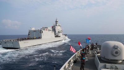 KRI Sultan Iskandar Muda-367 Dan KRI Brawijaya-320 Mengukir Kolaborasi Strategis Melalui Latihan Passing Exercise