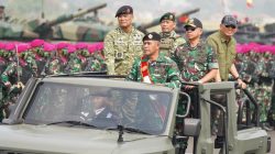 Panglima TNI Bersama Menteri Pertahanan RI Dan Para Kepala Staf Angkatan Tiga Matra Meninjau Langsung Pelaksanaan Geladi Bersih Upacara Gelar Pasukan Operasional Dan Kehormatan Militer