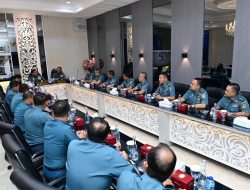 Kepala Staf Angkatan Laut  Laksamana TNI Dr. Muhammad Ali,SE,,M,,M,M,Tr,Opsla, Memberikan Pengarahan Kepada 16 perwira TNI AL Yang Telah Menyelesaikan Pendidikan Penyiapan Dan Pemantapan Pimpinan Nasional Angkatan LXVIII Tahun Anggaran 2025