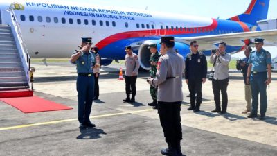 Danlanudal Juanda antar keberangkatan Kapolri Di Base Ops Lanudal Juanda Usai Melaksanakan Kunjungan Kerja Di Surabaya
