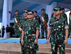 Kepala Staf Angkatan Laut Laksamana TNI Dr. Muhammad Ali,SE,,M,,M,M,Tr,Opsla, Mendampingi Menhan RI Sjafrie Sjamsoeddin dan Panglima TNI Jenderal TNI Agus Subiyanto Dalam Peninjauan Langsung Kesiapan Upacara Gelar Pasukan Operasional Dan Kehormatan Militer