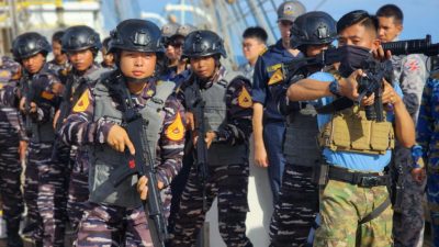 Di Atas Geladak KRI Bima Suci Tingkatkan Kemampuan, Peserta Asean Plus Cadet Sail Latihan Visit Board Search Seizure
