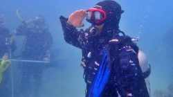 Lantamal Angkatan Laut Banten Menggelar Upacara Pengibaran Bendera Merah Putih,Dimulai Dari Dasar Laut Hingga Berkibar Megah Di Permukaan Perairan Pulau Sangiang