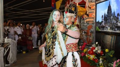 Taruna AAL Angkatan Ke-72 Yang Tergabung Dalam  Satgas Misi Pelayaran Muhibah Diplomasi Juga Duta Bangsa Latihan Praktek Kartika Jala Krida  2025 Memperkenalkan Keanekaragaman Khasanah Budaya Nusantara