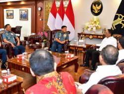 Pangkoarmada RI Mendampingi Kepala Staf Angkatan Laut Laksamana TNI Dr. Muhammad Ali,SE,,M,,M,M,Tr,Opsla, Dalam Kunjungan Kehormatan Kepada  Menkum RI 