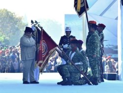 Kepala Staf Angkatan Laut  Laksamana TNI Dr. Muhammad Ali,SE,,M,,M,M,Tr,Opsla, Menghadiri Upacara Gelar Pasukan Operasional Dan Kehormatan Militer  Yang Dipimpin Oleh Presiden RI Prabowo Subianto
